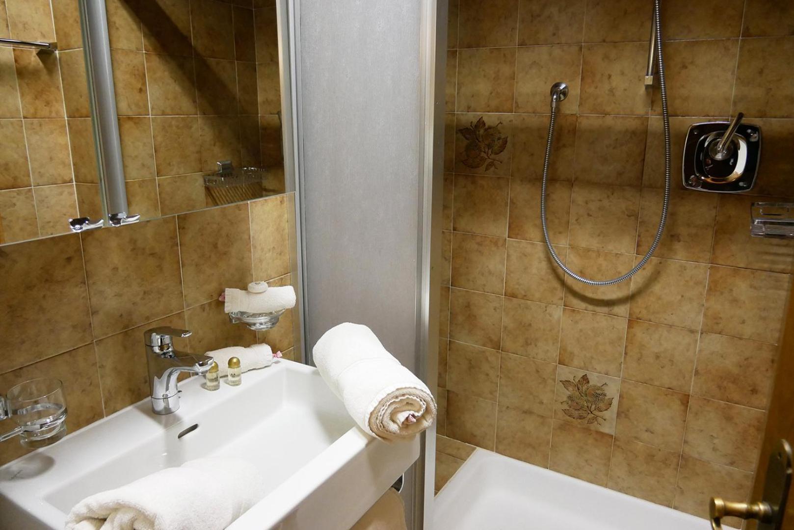 Hotel Garni Bergsonne Samnaun Phòng bức ảnh